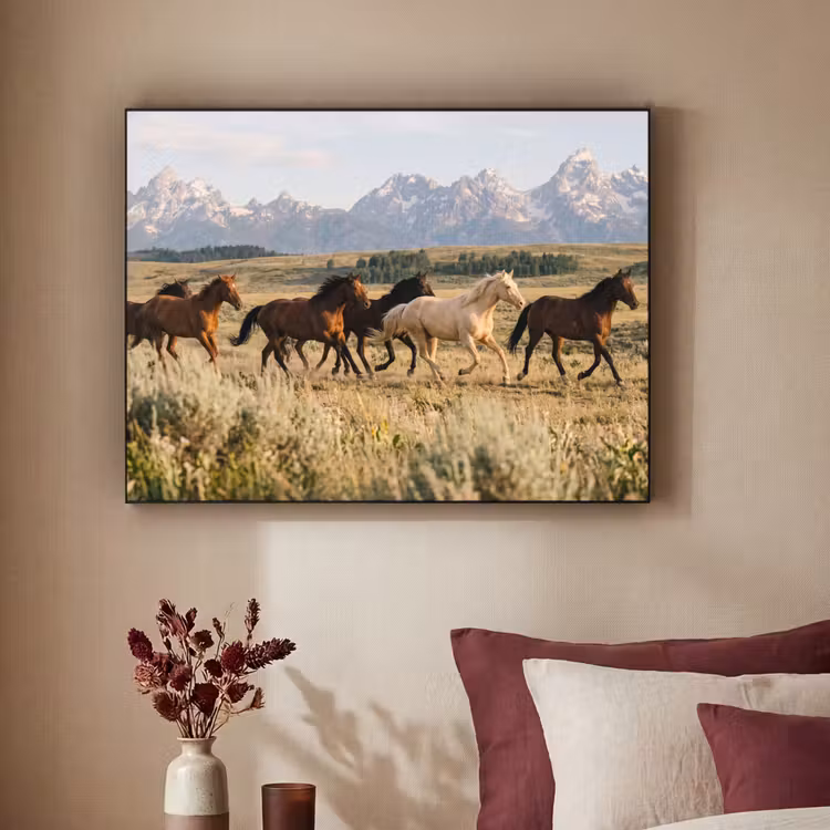 Paarden - Kudde - Bergen - Vrijheid - Wild Textielframe zwart klein -sfeer1