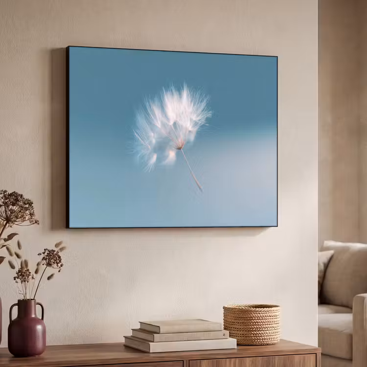 Paardenbloempluisje - Blauw - Lucht Textielframe zwart klein -sfeer3