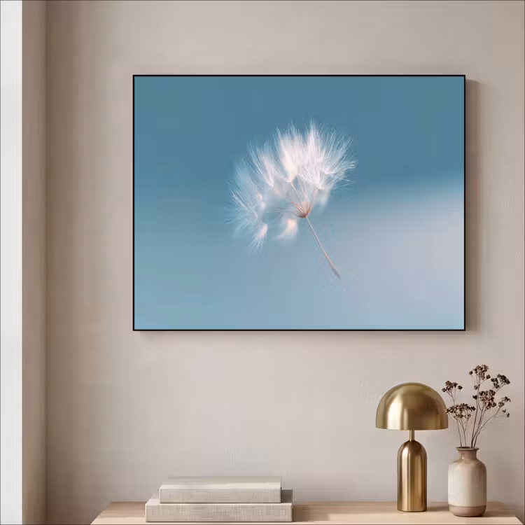 Paardenbloempluisje - Blauw - Lucht Textielframe zwart klein -sfeer2