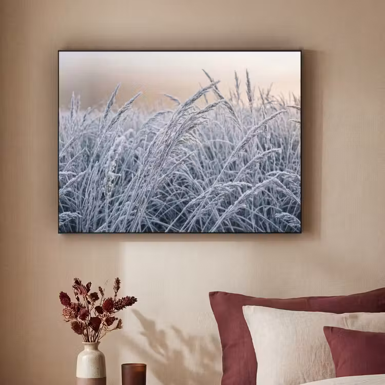 Rijp - Gras - Kristallen - Winter - Minimalistisch Textielframe zwart klein -sfeer1