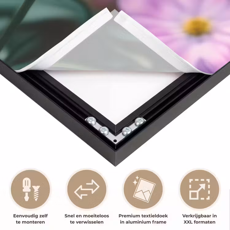 Roze bloemen - Vlinder - Zachte focus Textielframe zwart klein -USP_closeupNL