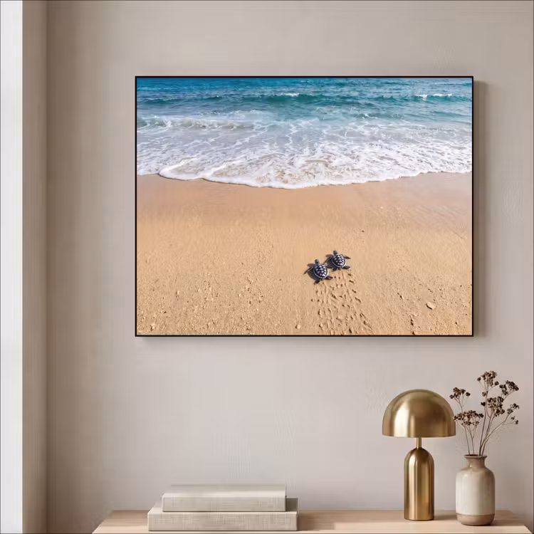 Schildpad - Jong - Strand - Oceaan - Blauw Textielframe zwart klein -sfeer2
