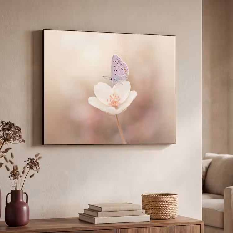 Vlinder - Bloem - Blauw Textielframe zwart klein -sfeer3