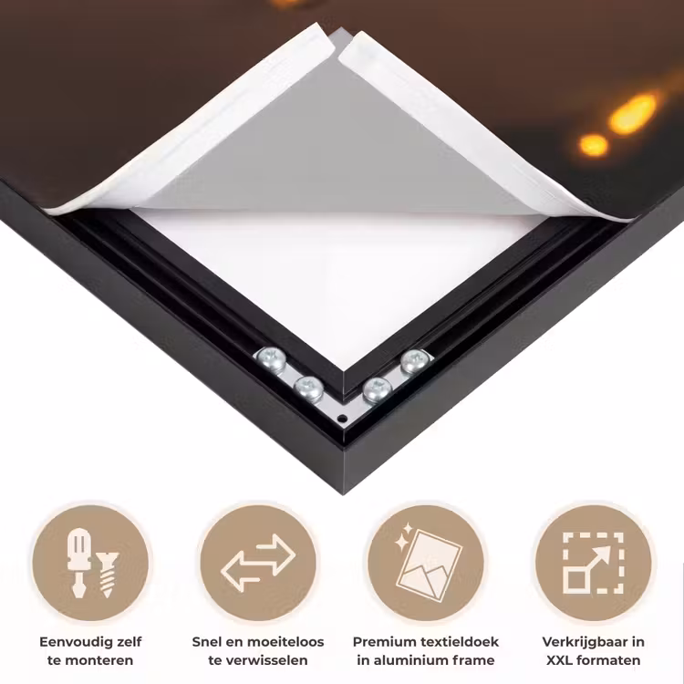 Vrouw - Goud - Gezicht - Verf - Lippen Textielframe zwart klein -USP_closeupNL