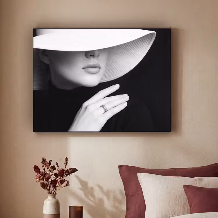 Vrouw - Hoed - Hand - Zwart - Wit - Klassiek Textielframe zwart klein -sfeer1