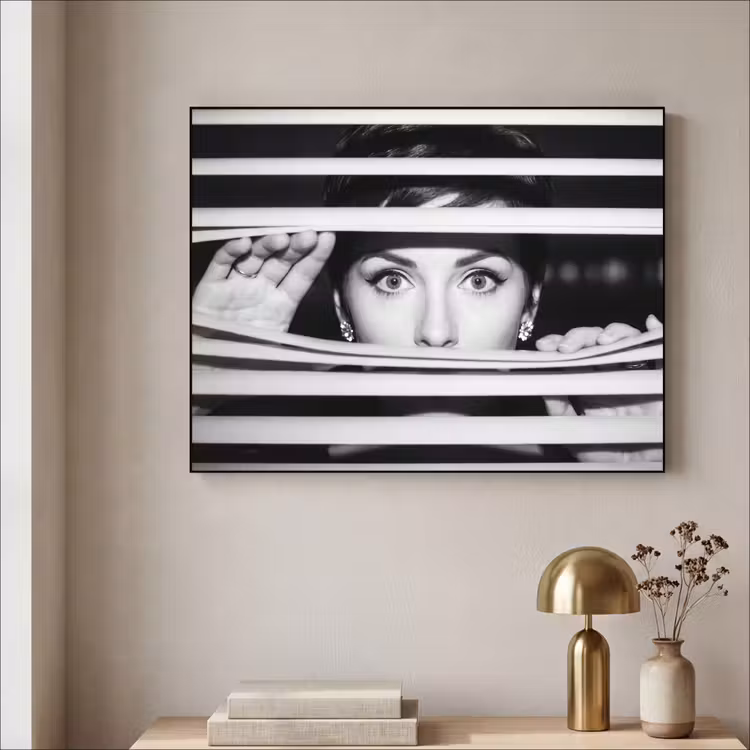 Vrouw - Jaloezieën - Portret - Zwart-wit Textielframe zwart klein -sfeer2