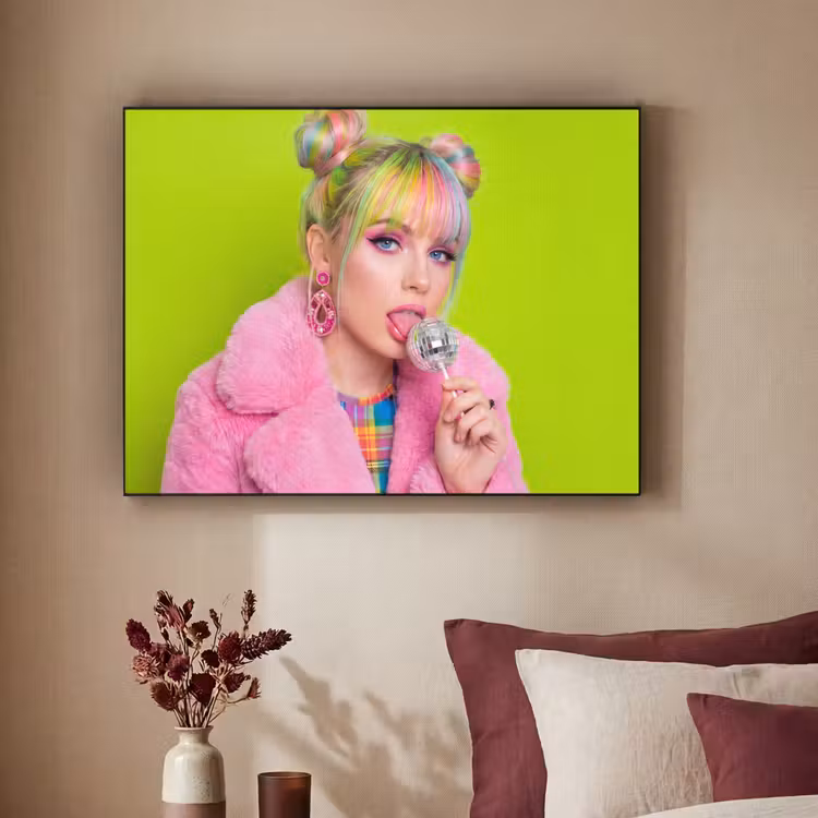 Vrouw - Kleurrijk haar - Pop art - Modern - Levendig Textielframe zwart klein -sfeer1