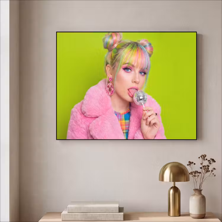 Vrouw - Kleurrijk haar - Pop art - Modern - Levendig Textielframe zwart klein -sfeer2