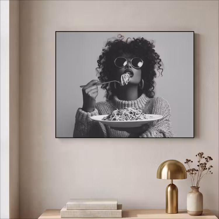 Vrouw - Pasta - Zwart - Wit Textielframe - compleet frame klein -sfeer2