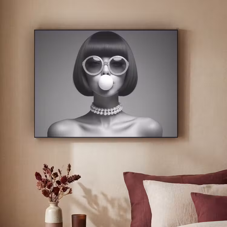 Vrouw - Zwart Wit - Ketting - Zonnebril Textielframe zwart klein -sfeer1