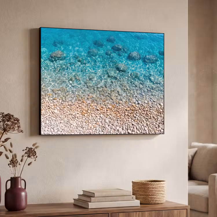 Water - Kiezels - Natuur - Levendig - Turkoois Textielframe zwart klein -sfeer3