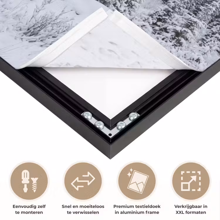 Weg - Bergen - Sneeuw - Naaldbos - Avontuurlijk Textielframe zwart klein -USP_closeupNL