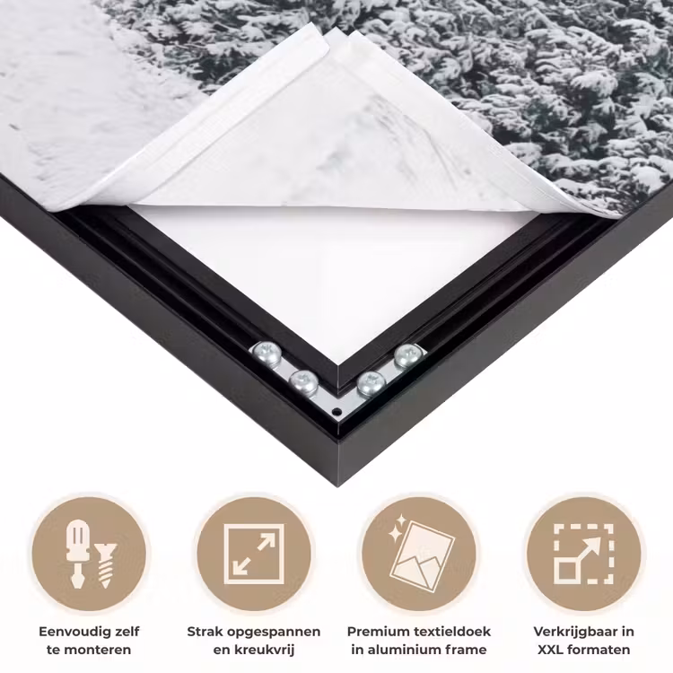 Weg - Sneeuw - Naaldbos - Winter - Avontuurlijk Textielframe zwart klein -USP_feed_closeupNL