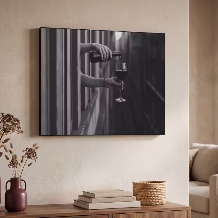 Wijnfles - Glas - Handen - Raam Textielframe - compleet frame klein -sfeer3
