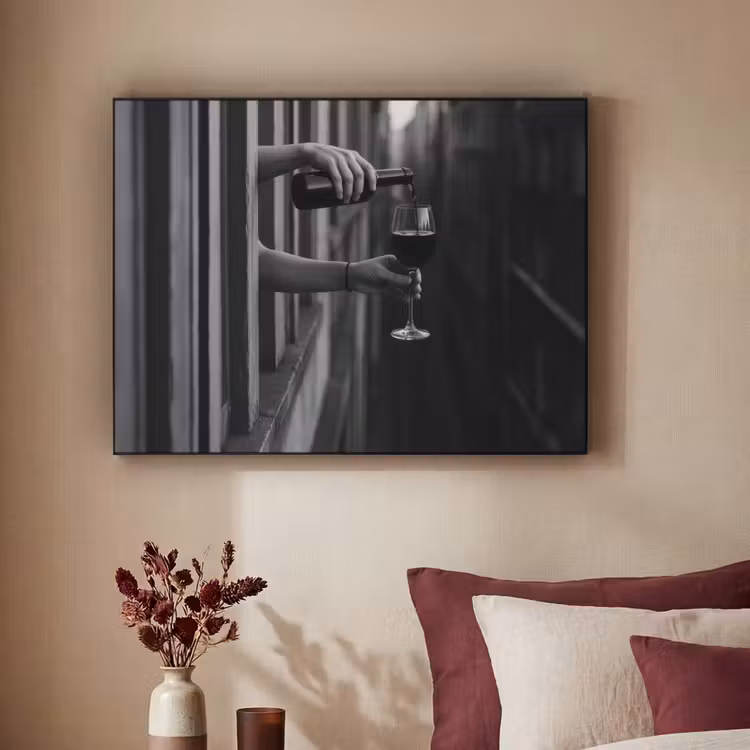 Wijnfles - Glas - Handen - Raam Textielframe zwart klein -sfeer1