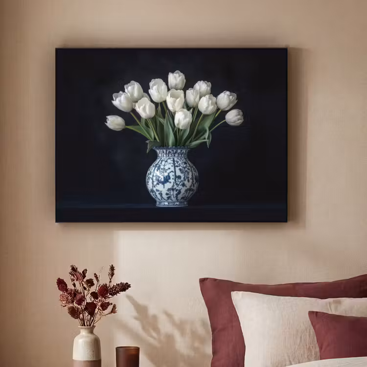 Wit - Bloemen - Tulpen - Vaas Textielframe zwart klein -sfeer1