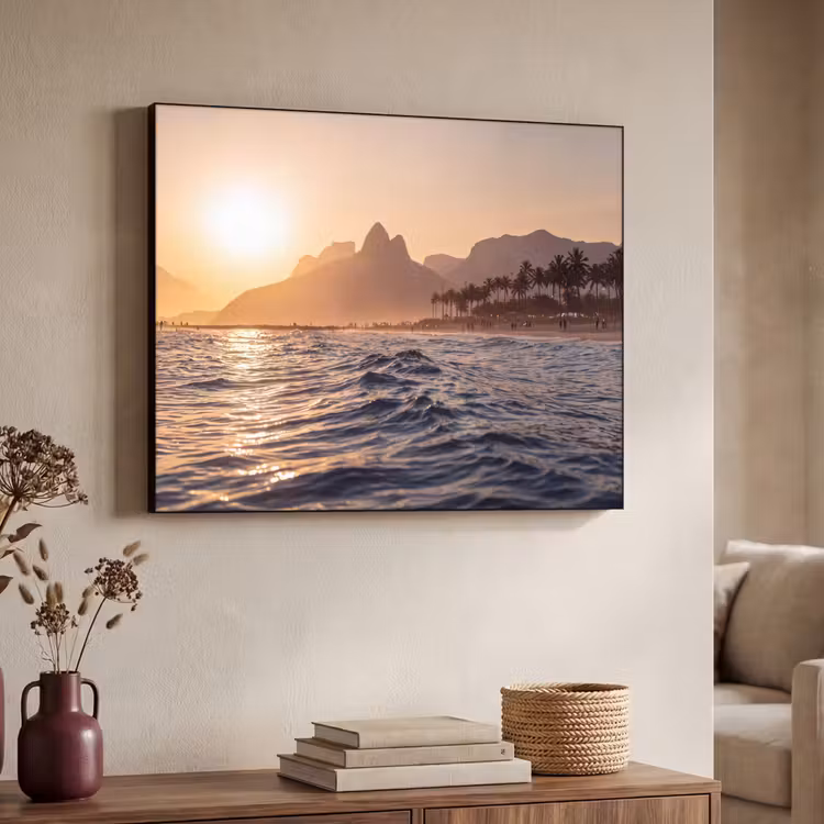 Zee - Golven - Zonsondergang - Kust - Goud Textielframe zwart klein -sfeer3