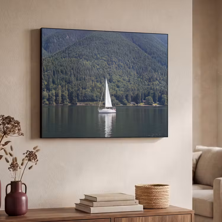 Zeilboot - Water - Bergen - Natuur - Groen Textielframe zwart klein -sfeer3