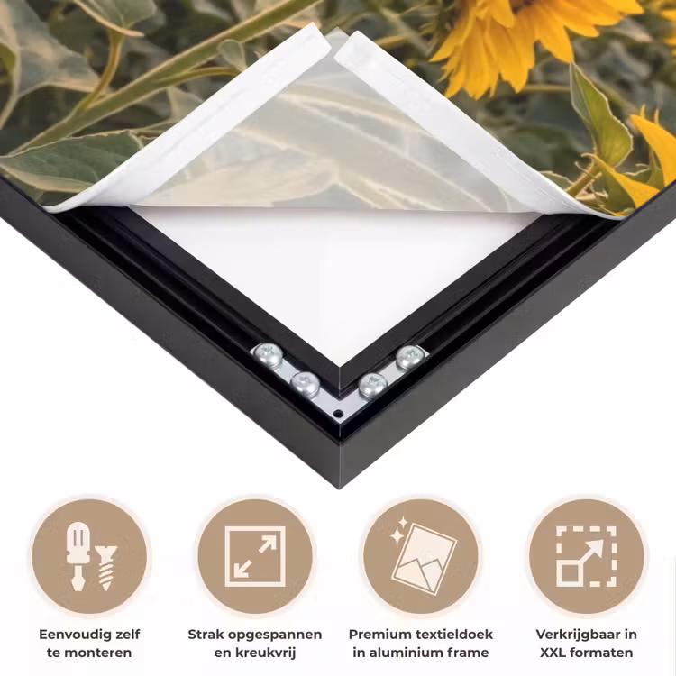 Zonnebloemen - Heuvellandschap - Geel Textielframe zwart klein -USP_feed_closeupNL
