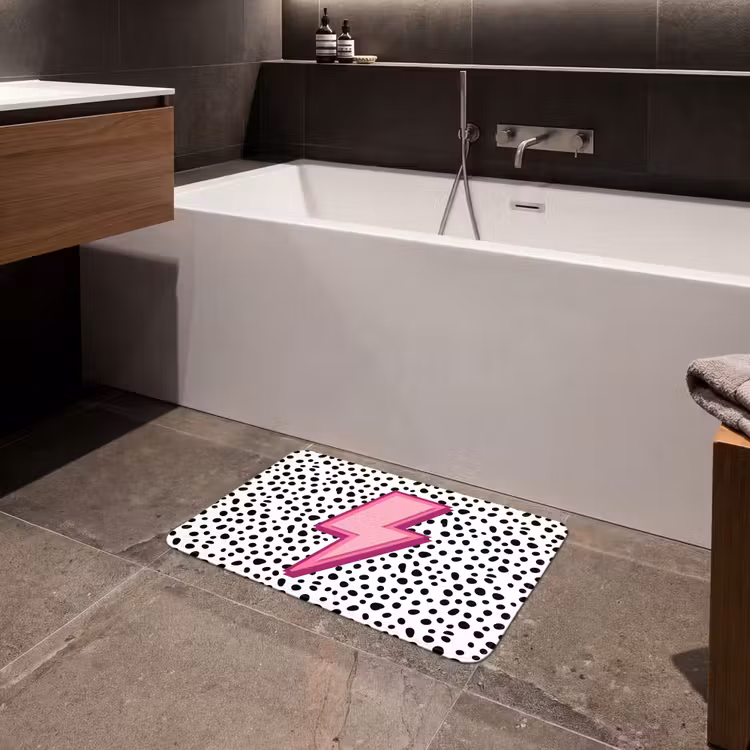 Bliksem - Roze - Stippen Badmat klein -sfeer3