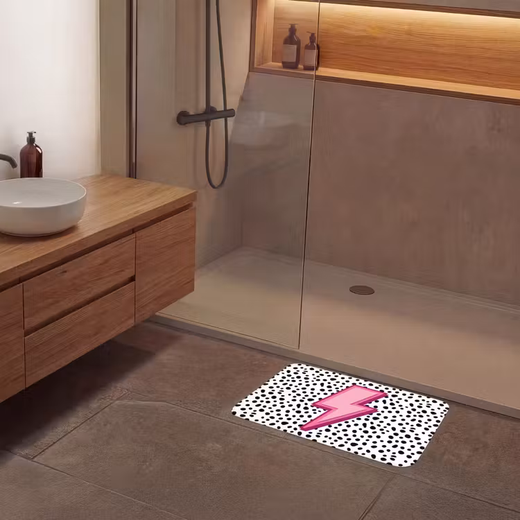 Bliksem - Roze - Stippen Badmat klein -sfeer2