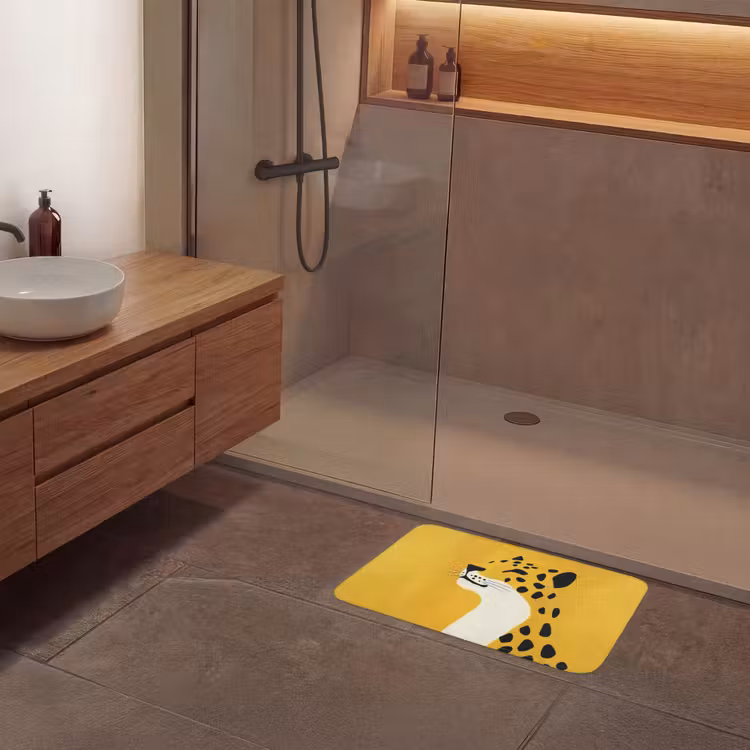Cheetah - Illustratie - Geel Badmat klein -sfeer2