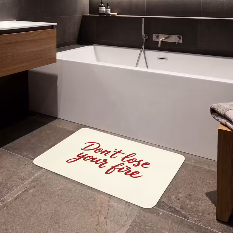 Don't lose your fire - Rood - Wit - Minimalistisch Badmat middel -sfeer3