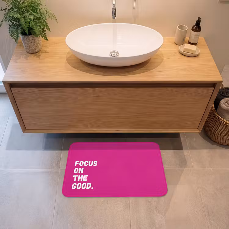 Focus on the good - Roze - Simple Badmat klein -sfeer1