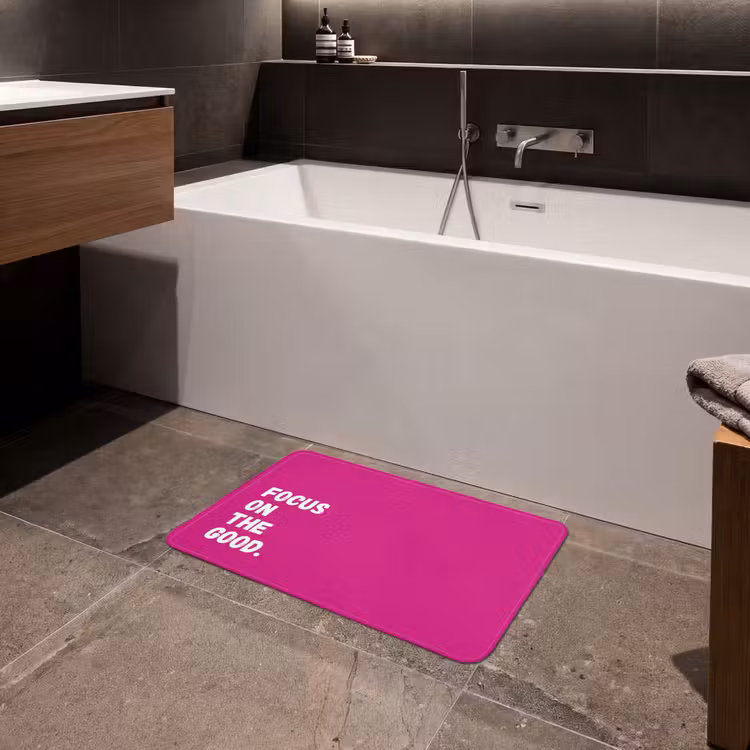 Focus on the good - Roze - Simple Badmat klein -sfeer3