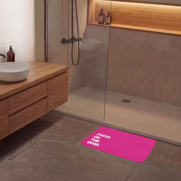 Focus on the good - Roze - Simple Badmat klein -sfeer2