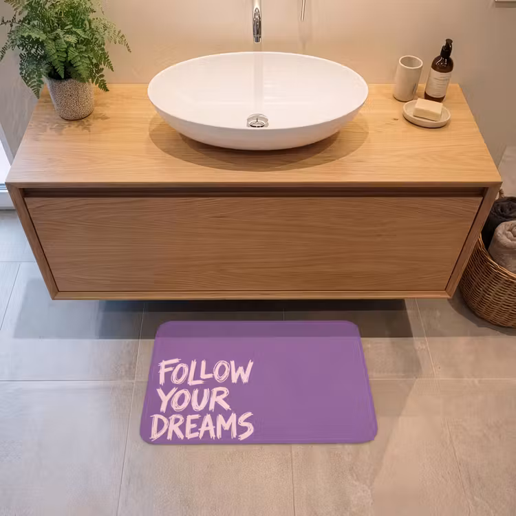 Follow your dreams - Paars - Penseeltextuur Badmat klein -sfeer1