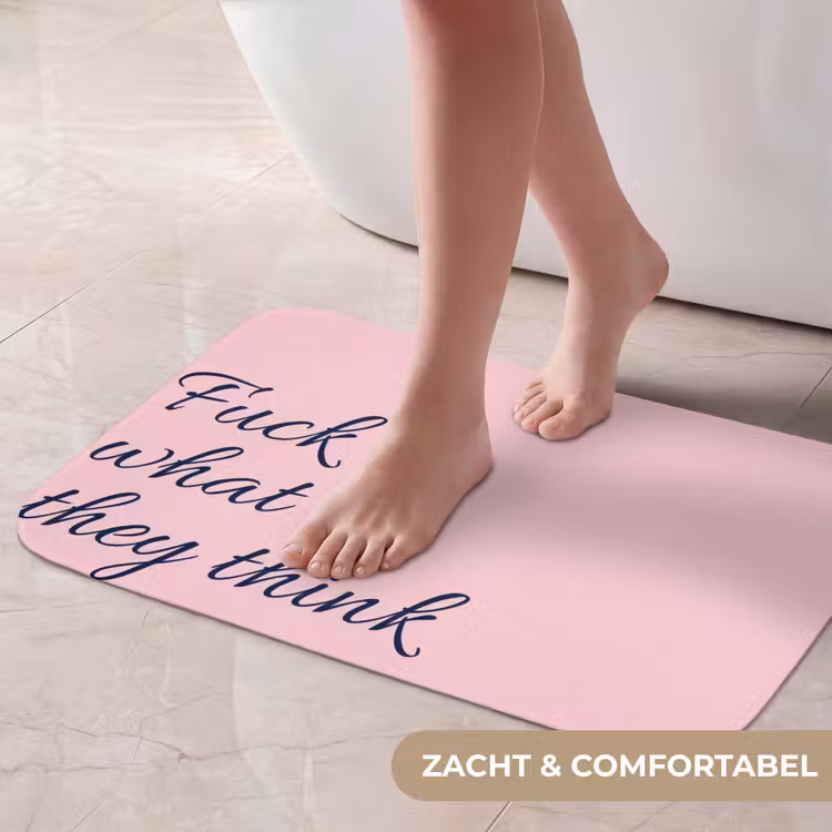Fuck what they think - Roze - Minimalistisch Badmat klein -USP_ZachtNL