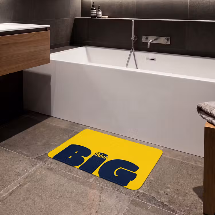 Geel - Think big - Grafisch Badmat klein -sfeer3