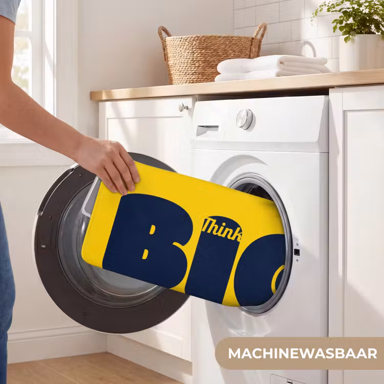 Geel - Think big - Grafisch Badmat klein -USP_WasbaarNL