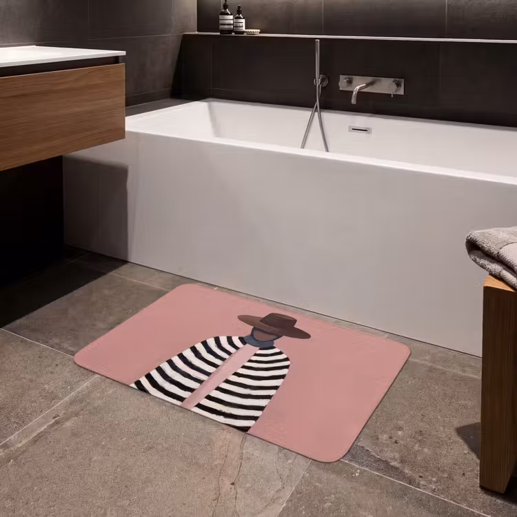 Grafisch - Vrouw - Roze Badmat klein -sfeer3
