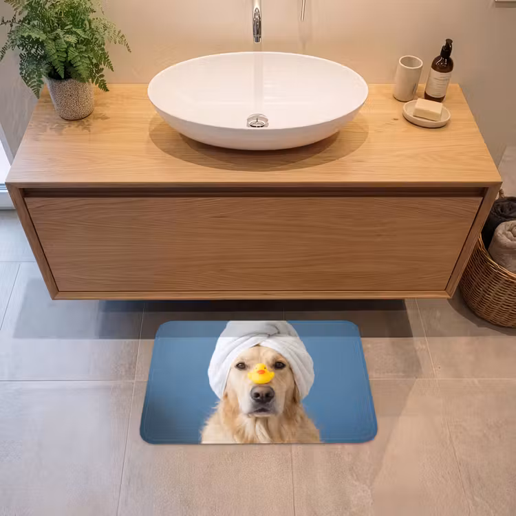 Hond - Badeend - Geel Badmat klein -sfeer1