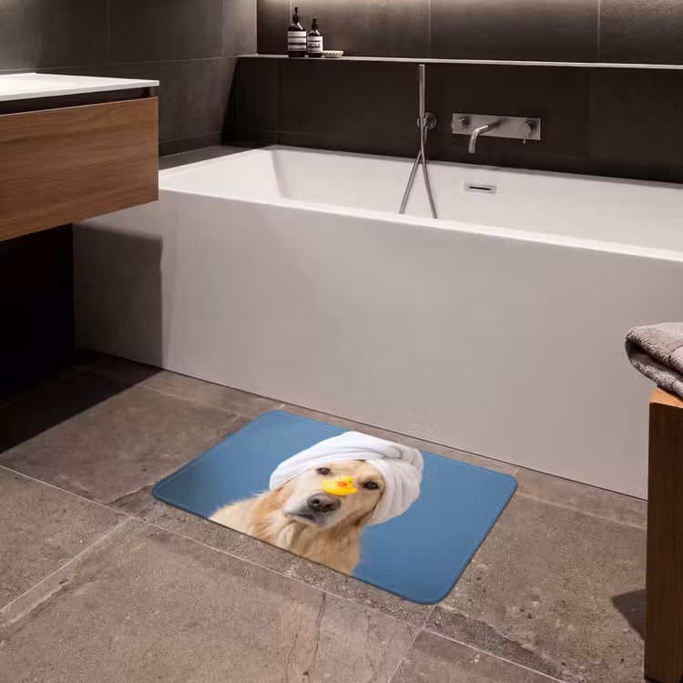Hond - Badeend - Geel Badmat klein -sfeer3
