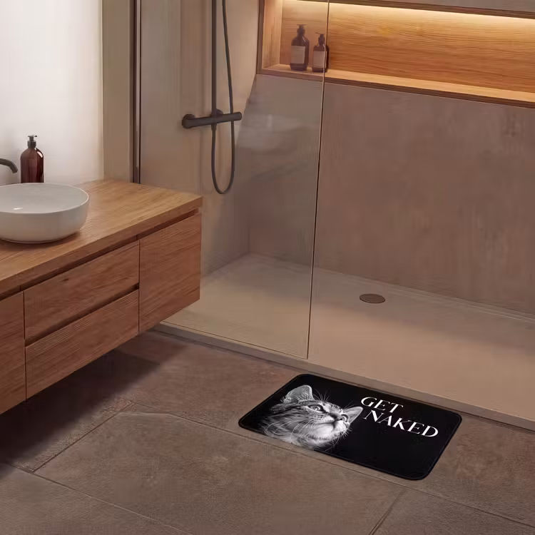 Kat - Dieren - quote - Get naked - Zwart Badmat klein -sfeer2