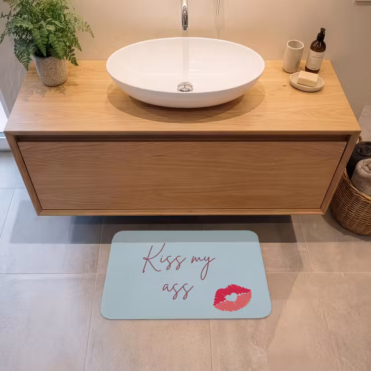 Kiss my ass - Lip - Blauw Badmat klein -sfeer1