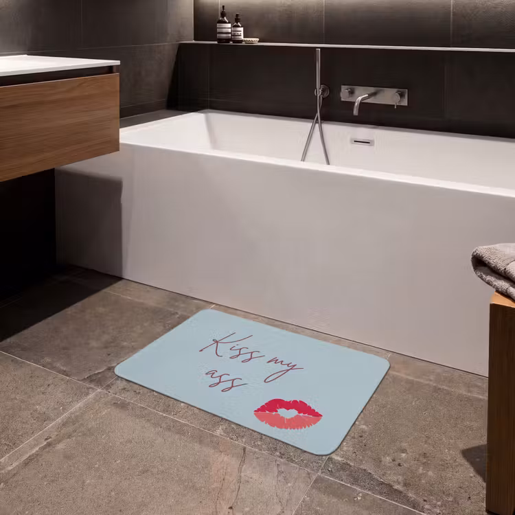 Kiss my ass - Lip - Blauw Badmat klein -sfeer3