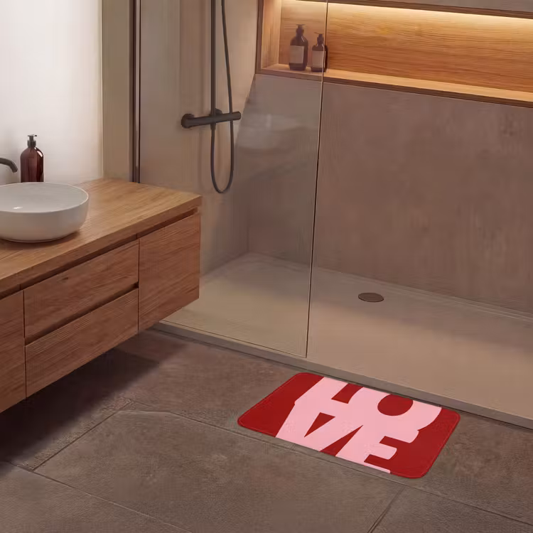 Love - Rood - Blokletters Badmat klein -sfeer2