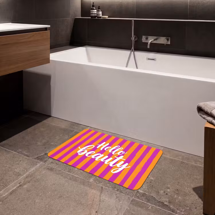 Modern - Hello - Oranje Badmat klein -sfeer3