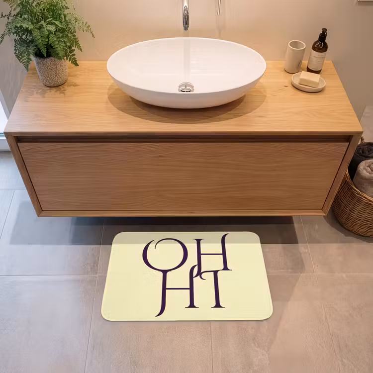 Oh hi - Geel - Monogram Badmat klein -sfeer1