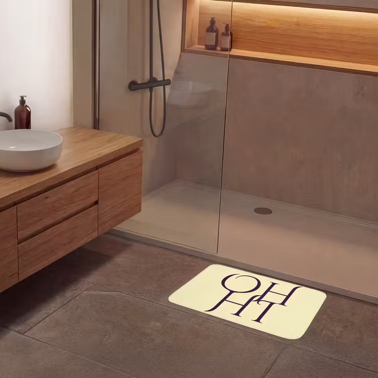 Oh hi - Geel - Monogram Badmat klein -sfeer2