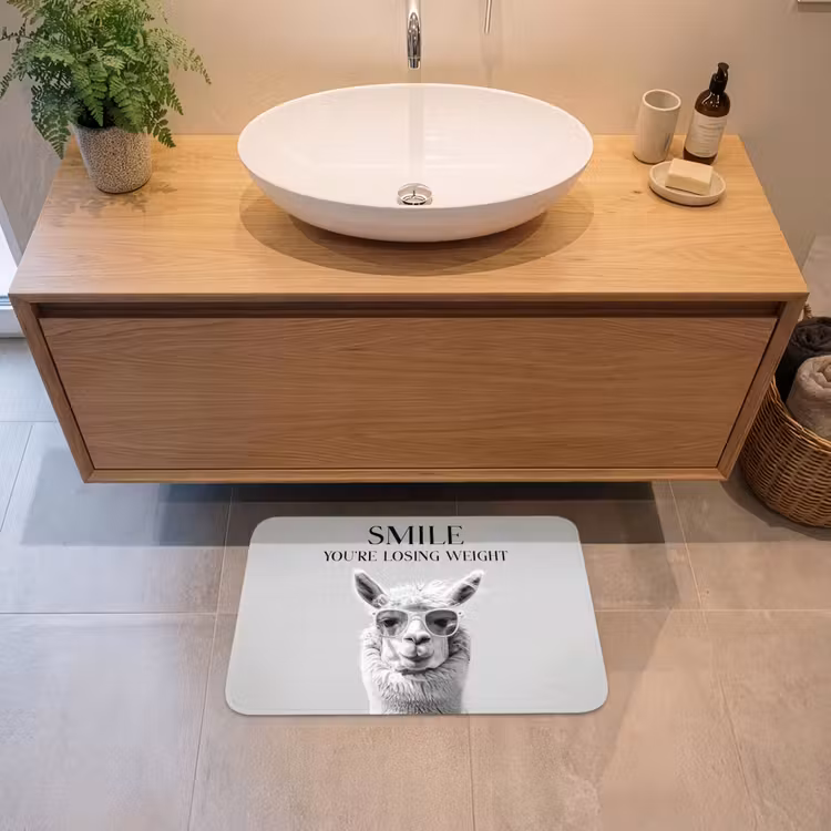 Quotes - Lama - Smile - Spreuken - Grijs Badmat klein -sfeer1