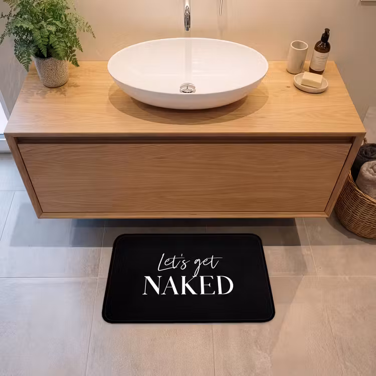 Quotes - Let's get naked - Zwart - Spreuk Badmat klein -sfeer1