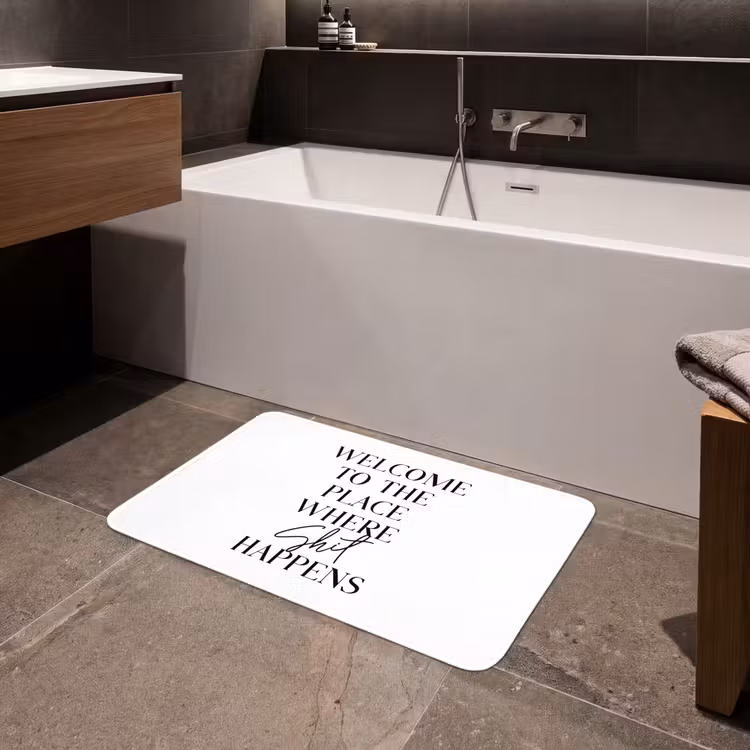 Quotes - Welcome to the place where shit happens - Wit - Humor Badmat klein -sfeer3