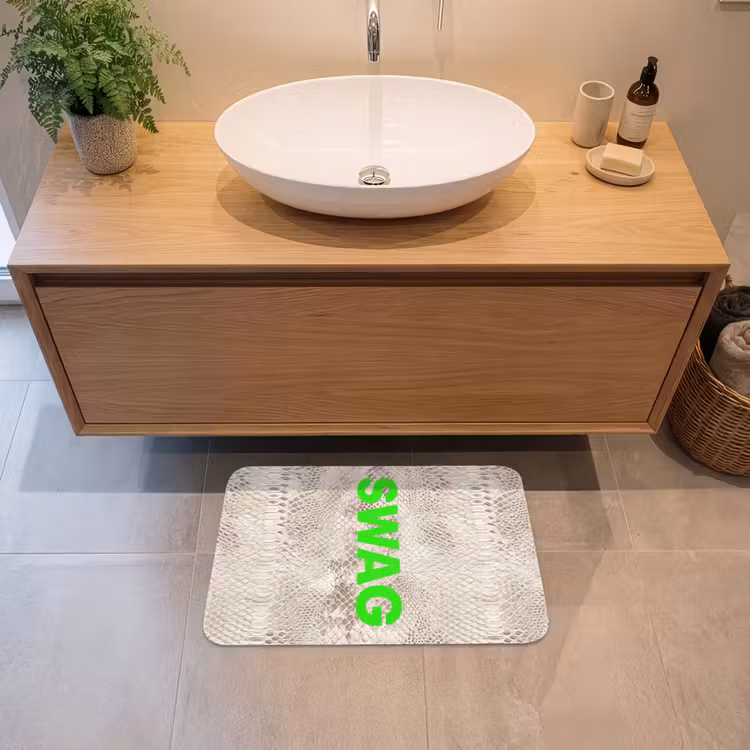 Slangenprint - SWAG - Neon - Groen Badmat klein -sfeer1