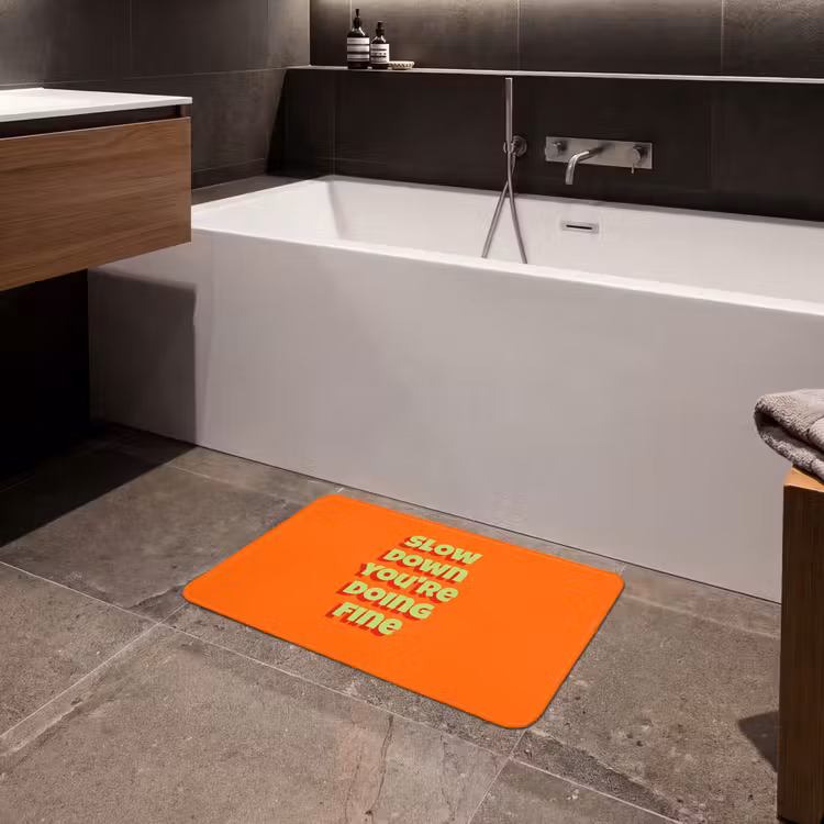 Slow down you're doing fine - Oranje - Simple Badmat klein -sfeer3