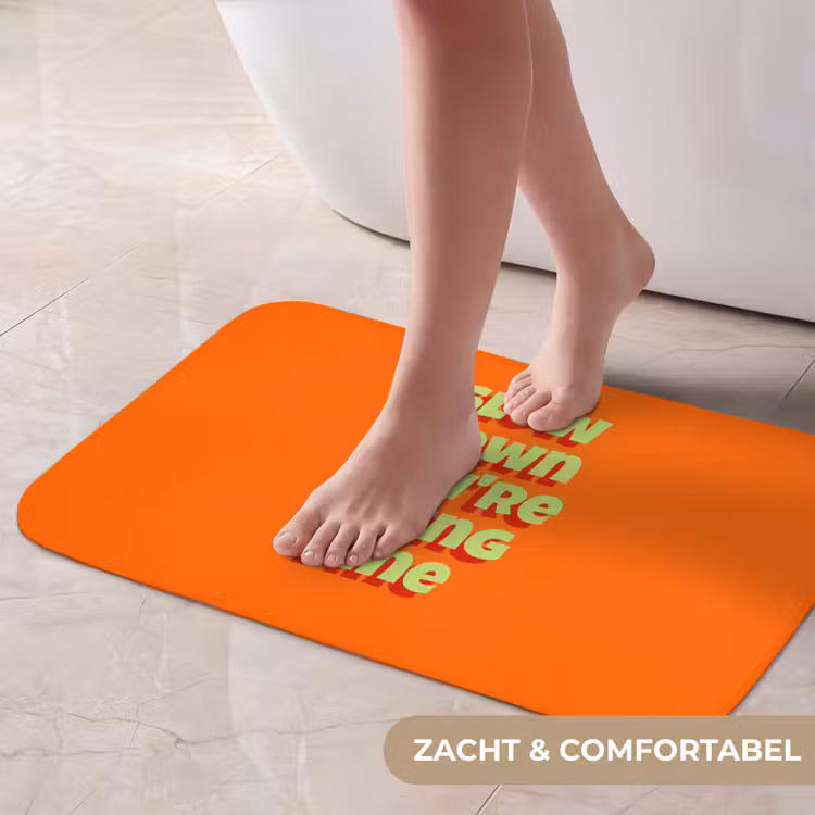 Slow down you're doing fine - Oranje - Simple Badmat klein -USP_ZachtNL